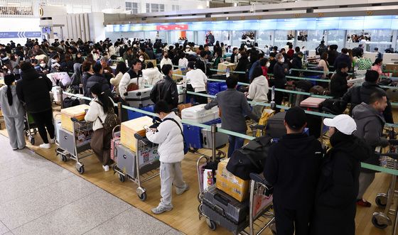 다가오는 설 연휴, 북적이는 인천공항