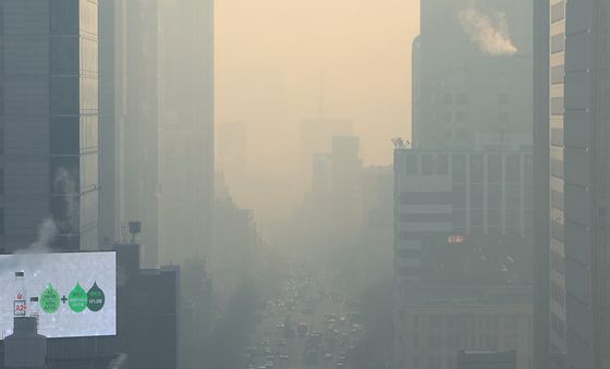 온화한 날씨 속 미세먼지는 '나쁨'