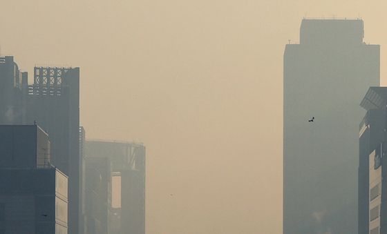 뿌연 하늘···'미세먼지 나쁨'