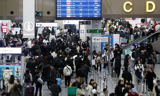 설 연휴 해외 여행객 몰린 김해국제공항