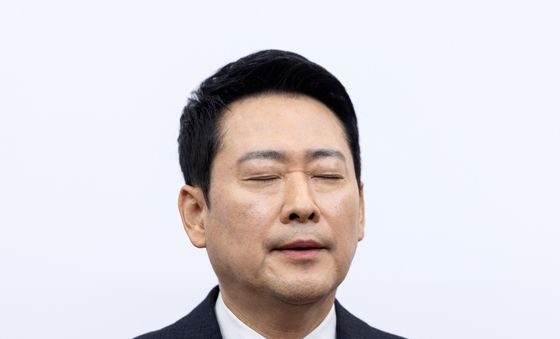 생각에 잠긴 장동혁 대표