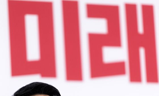 생각 잠긴 장동혁 대표