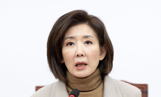 규탄 발언 이어가는 나경원 의원