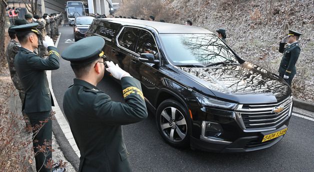 영결식장 떠나는 순직자들 운구차량