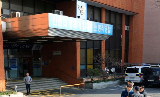 경찰 출석 입장 밝히는 전한길 씨