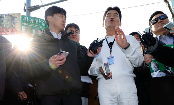 입장 밝히는 전한길