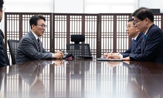 '행정통합' 의결 앞두고 행안위원장실 긴급 방문한 김민석 총리