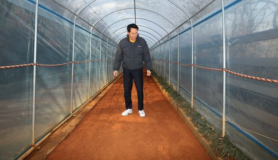 안산 황톳길 찾은 오세훈 서울시장