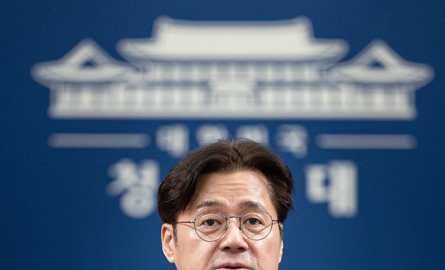 홍익표 정무수석, '여야 양당 대표 오찬회동 불발' 현안 브리핑