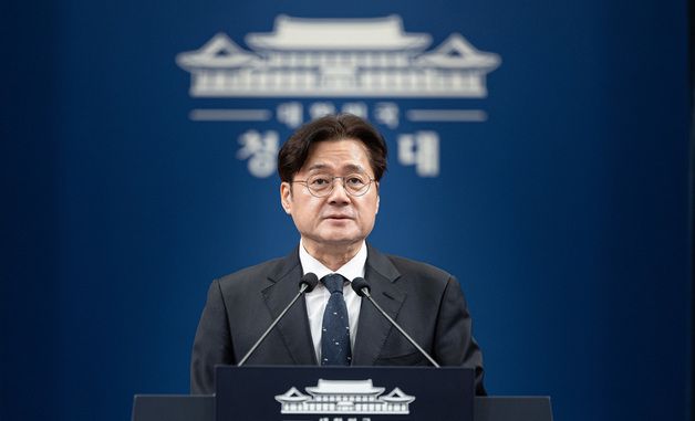 현안 브리핑 하는 홍익표 정무수석