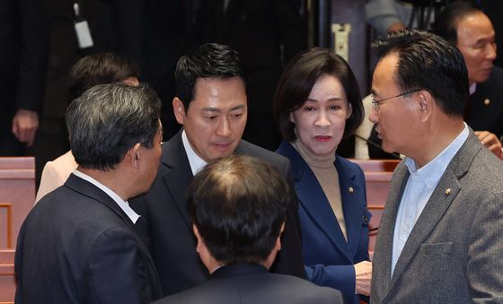 대화나누는 장동혁