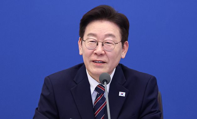 수석보좌관회의 발언하는 이재명 대통령