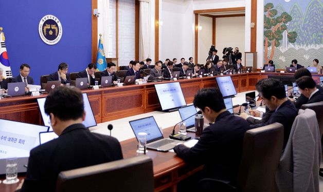 수석보좌관회의 발언하는 이재명 대통령