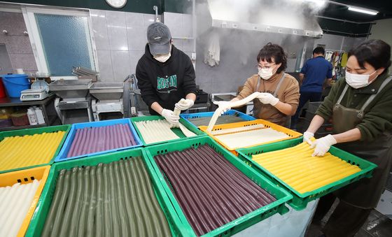 알록달록 오색 떡국 드세요