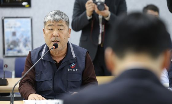 노동 현안 설명하는 김동명 한국노총 위원장