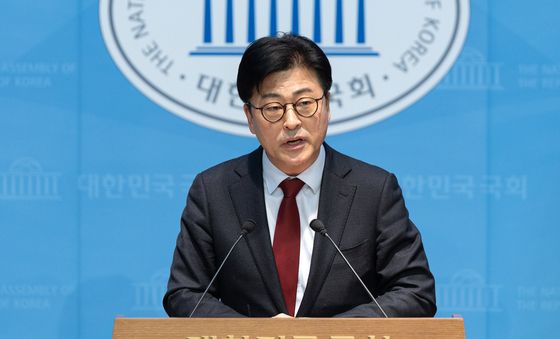 당 중앙윤리위원회 규탄하는 김종혁 전 최고위원