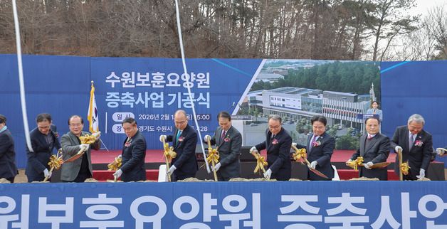 시삽하는 권오을 보훈부 장관