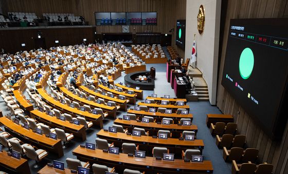 국힘 불참 속 본회의, 민법 개정안 가결