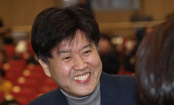 밝은 표정의 김용 전 부위원장