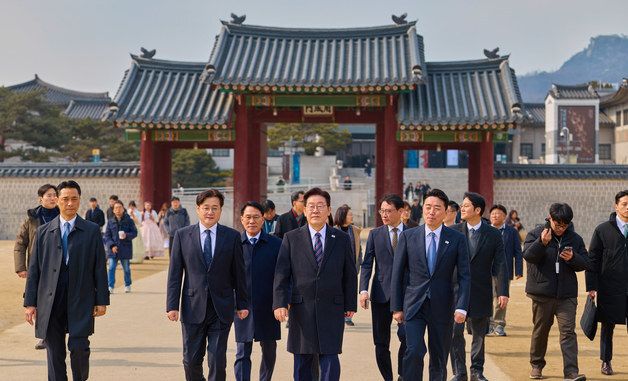 경복궁 산책 나선 이재명 대통령