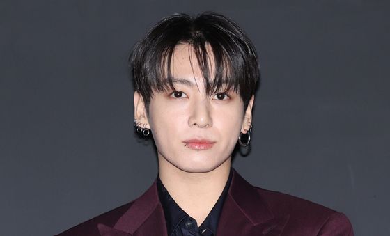 포즈 취하는 방탄소년단 정국