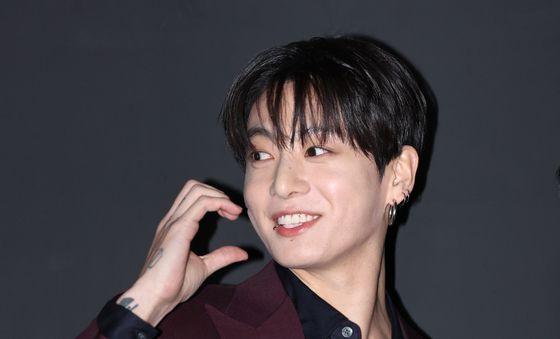 볼 하트 하는 정국