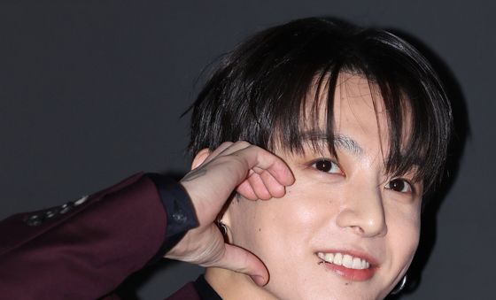 BTS 정국, 아미에게 보내는 볼 하트