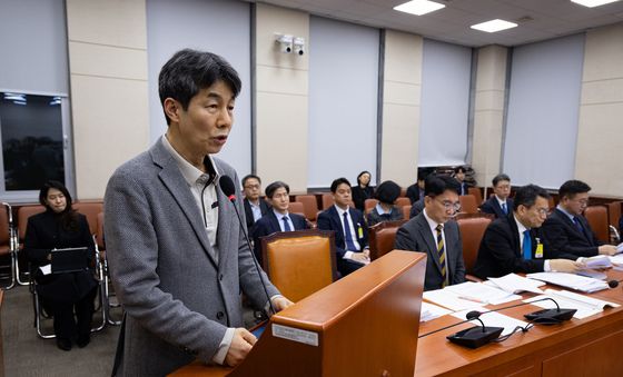 행정통합 법안심사 보고하는 윤건영 행안위 법안심사1소위원장