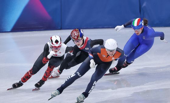 최민정, 추격시작