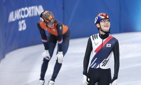 미소 짓는 임종언, 메달이 보인다