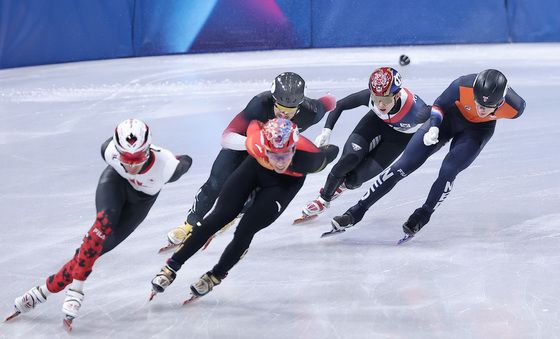 신동민, 치열한 레이스