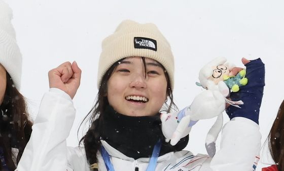 최가온, 금빛 미소