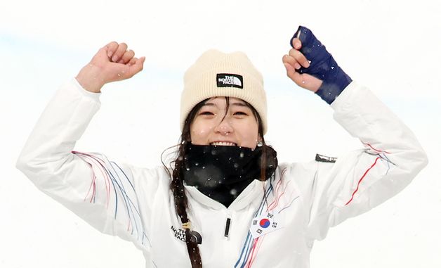 환한 미소 짓는 최가온