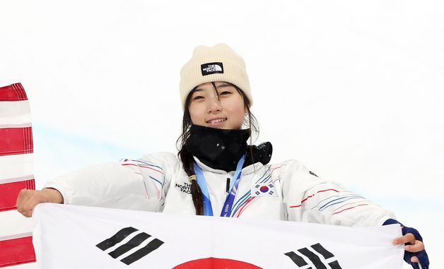 환한 미소 짓는 최가온