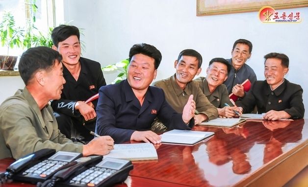 北 발산농장 간부들, 직원들 '자질과 품격' 갖추도록 지도