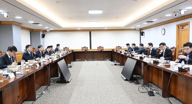 구윤철 부총리, 시장상황점검회의 참석