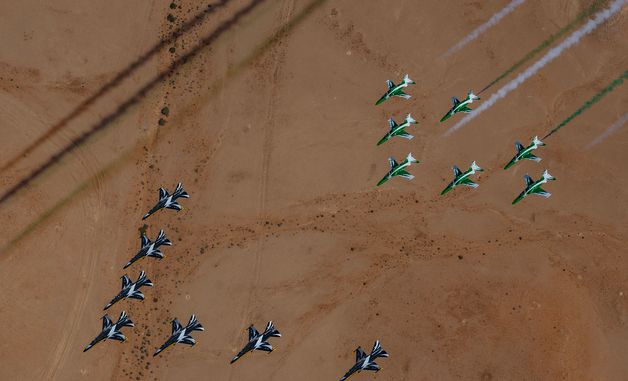 블랙이글스·사우디 호크스 우정비행 행사