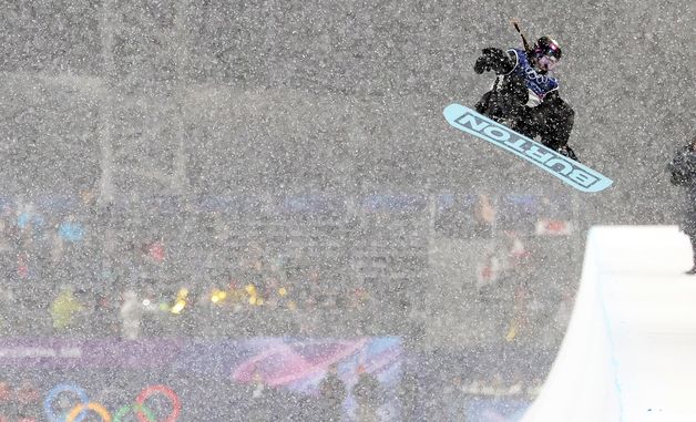 폭설 속 연기 펼치는 최가온