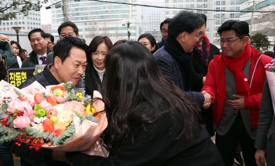 장동혁 대표·송언석 원내대표, 중림복지관 방문