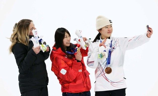 갤럭시 Z 플립7 '빅토리 셀피', 밀라노 동계올림픽 영광의 순간 포착