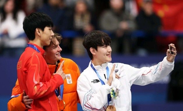 갤럭시 Z 플립7 '빅토리 셀피', 밀라노 동계올림픽 영광의 순간 포착