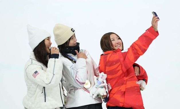 갤럭시 Z 플립7 '빅토리 셀피', 밀라노 동계올림픽 영광의 순간 포착