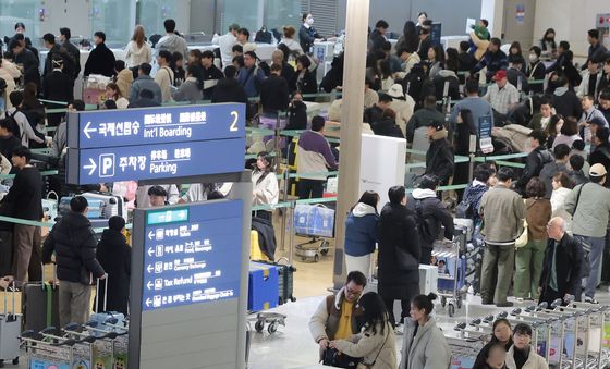 북적이는 인천공항 출국장