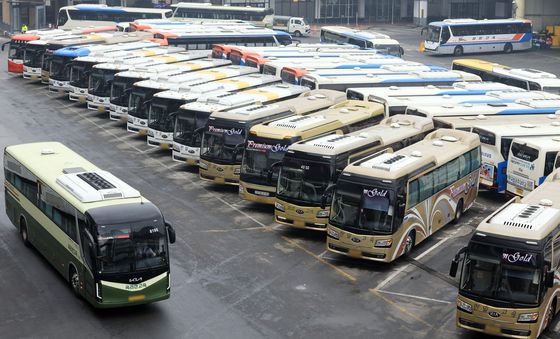 설 연휴 귀성객들을 책임질 고속버스들 준비 완료
