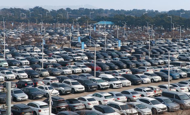 가득 찬 인천공항 주차장