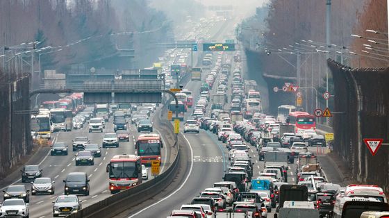 귀성길 오른 차량들