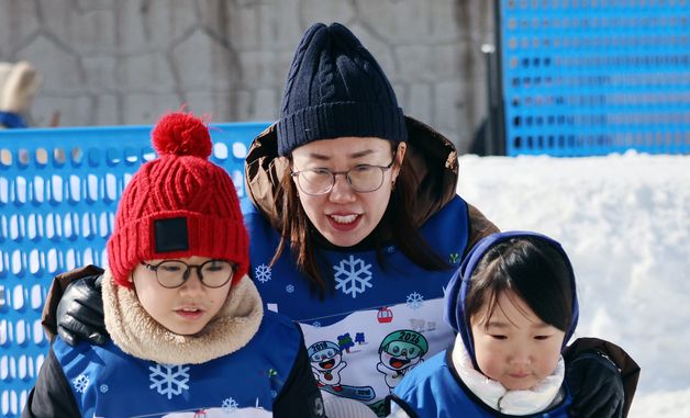 '대관령 눈꽃축제에서 컬링 체험해요'