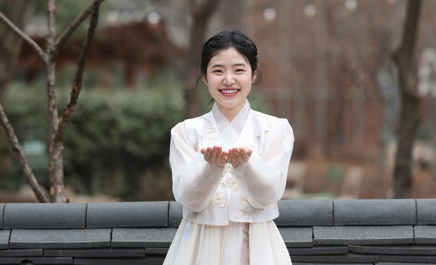 최지수, 세뱃돈 많이 주고 싶은 강노라 아가씨