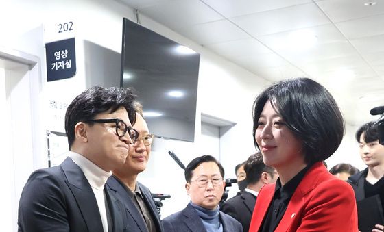 한동훈과 악수하는 배현진