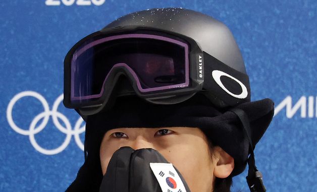 이채운, 간절한 마음으로 전광판 확인